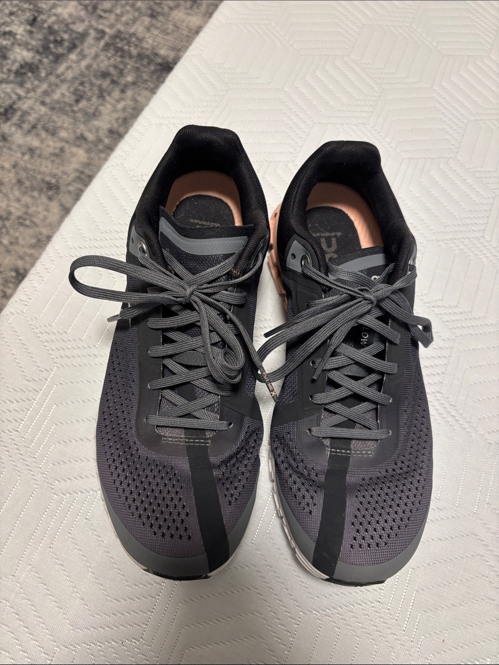 Women’s On Cloud Cloudflow Running Shoes size 8.5 in pink, gray and black .